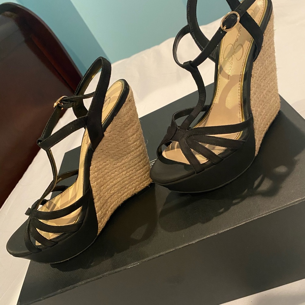 Shoes - Picture 4 of 9